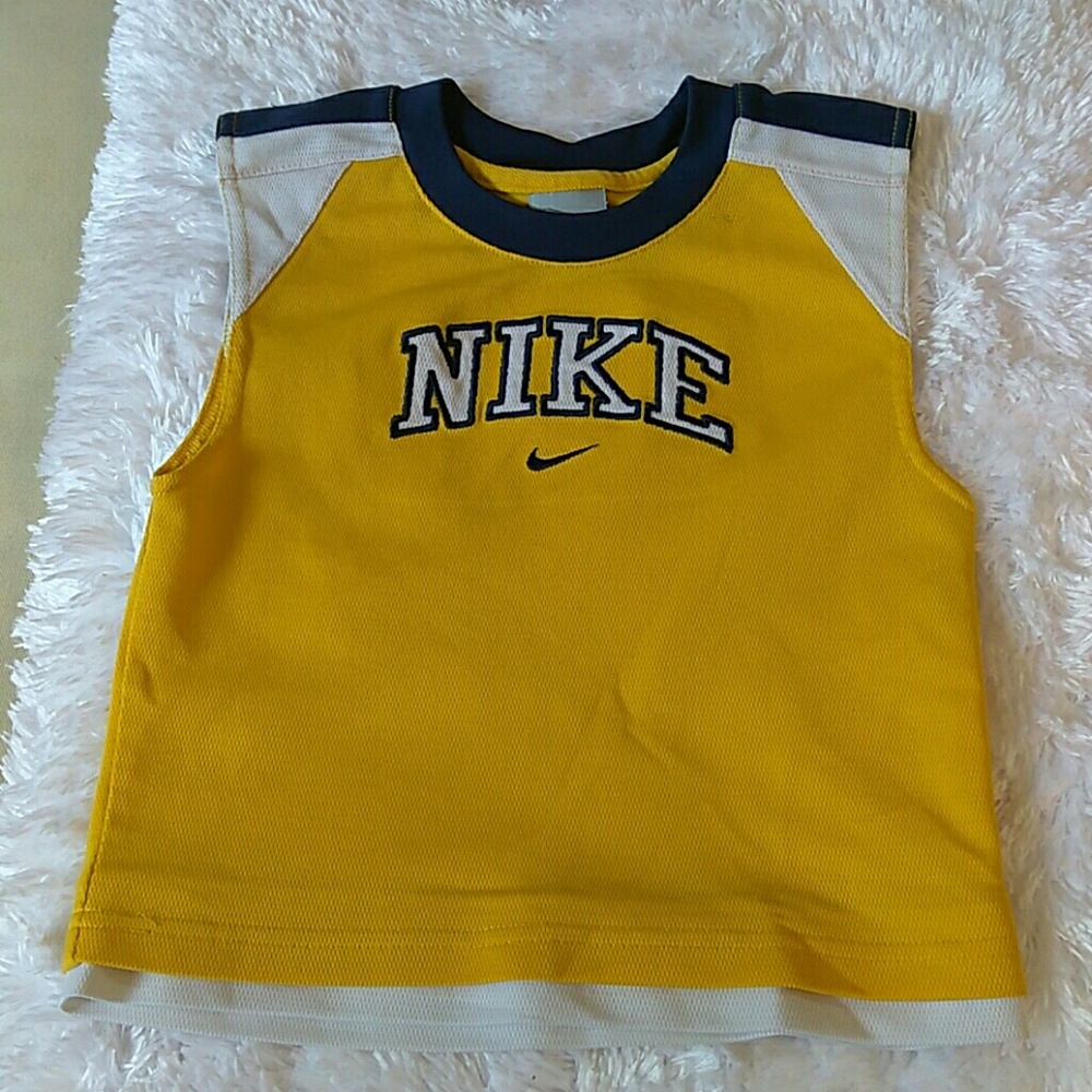 Nike top